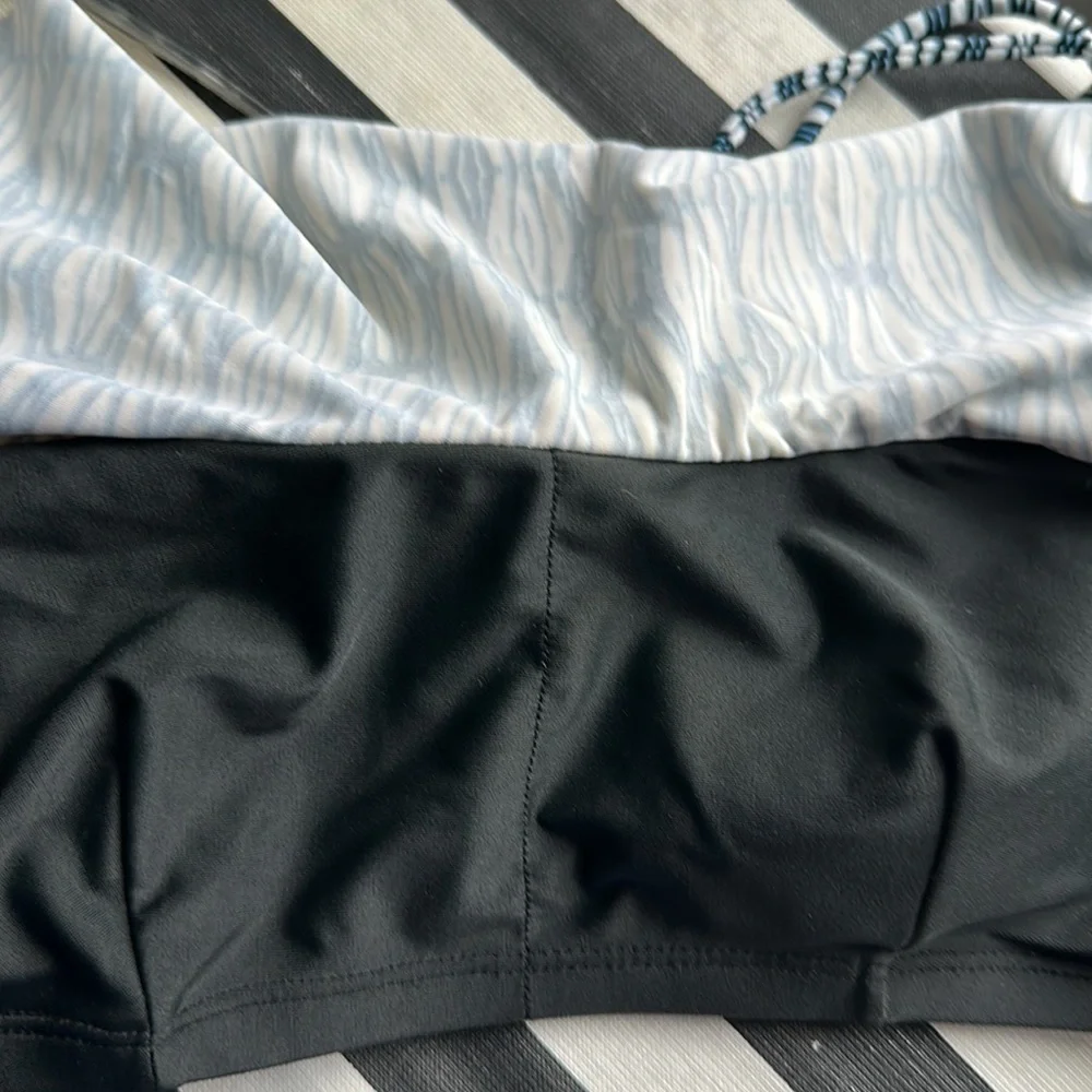 Bongo swim women’s size small ruffled t back blue and black